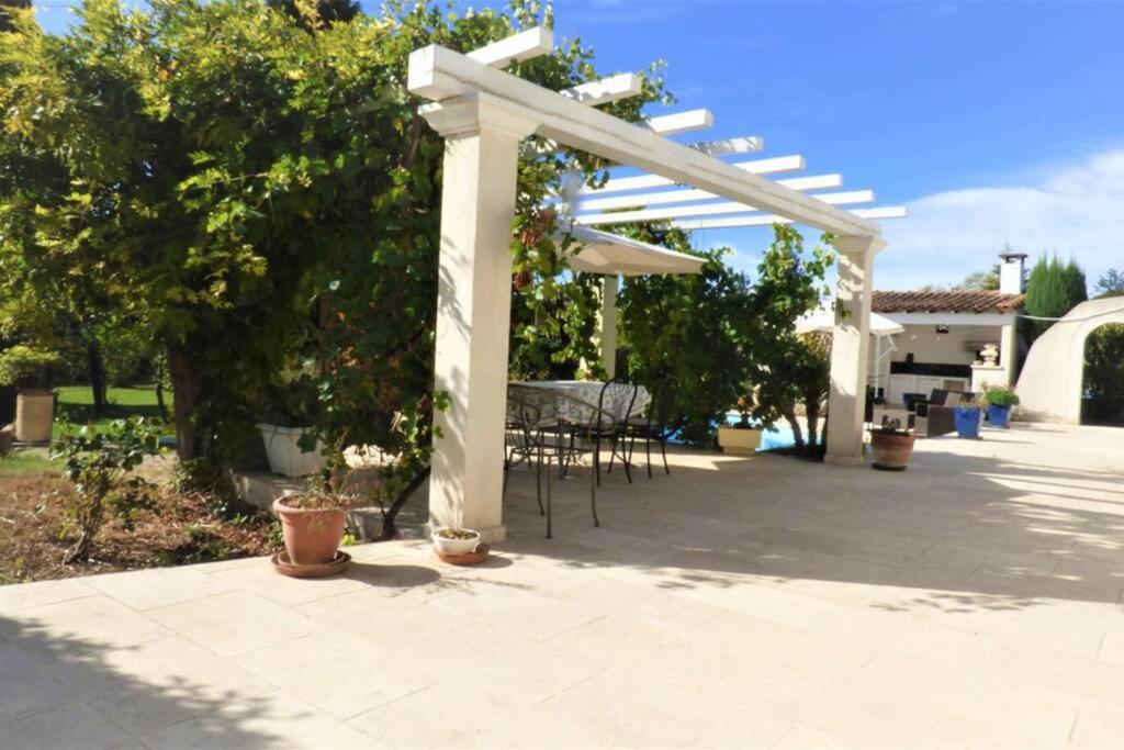 Ibis - Villa Avec Piscine, Jardin Et Parking Arles Exteriér fotografie